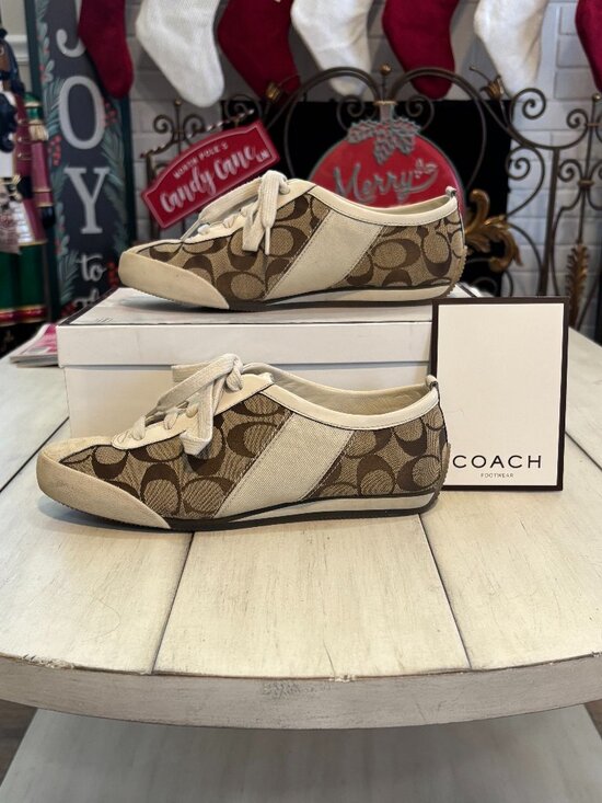 Coach Women's Melodie Signature C Low-top sneakers size 7.5. Like New!! - Picture 2 of 5